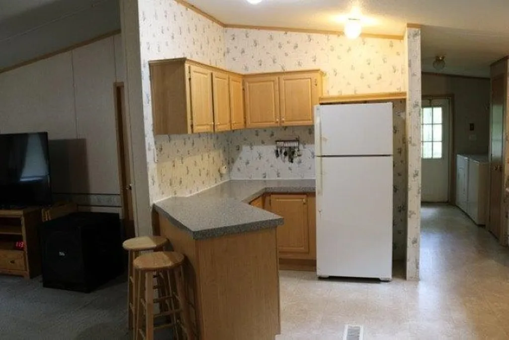 17 Roy Street Raymond NH 03077