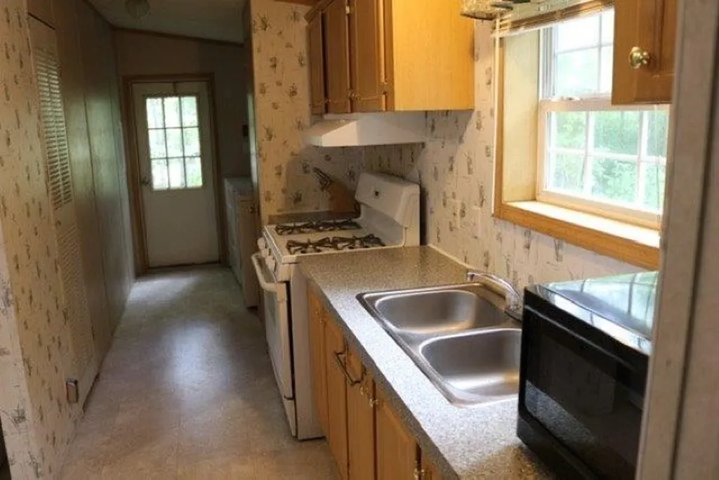 17 Roy Street Raymond NH 03077