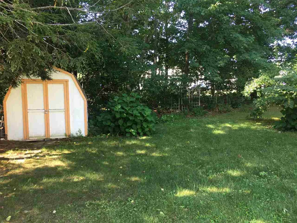 10 Chestnut Road North Hampton NH 03862