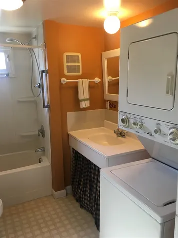 10 Chestnut Road North Hampton NH 03862