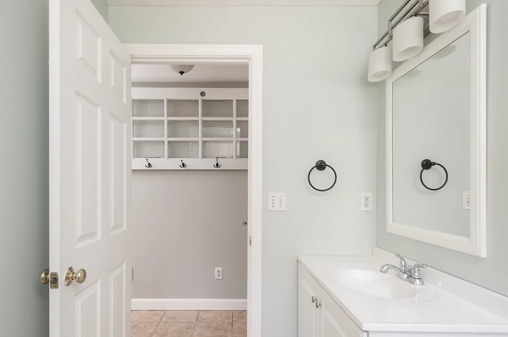 11 Boxwood Lane Dover NH 03820