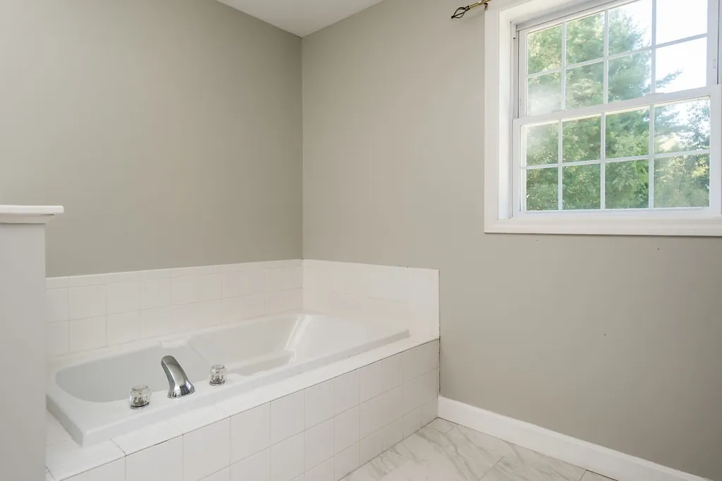 11 Boxwood Lane Dover NH 03820