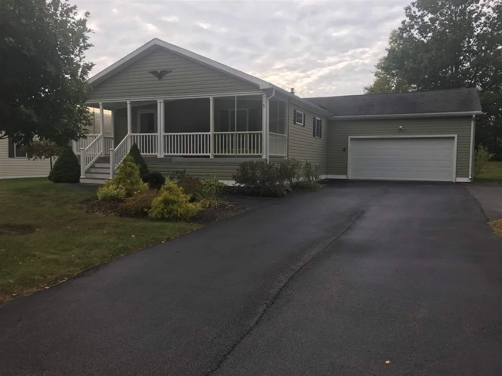 25 Aspen Way North Hampton NH 03862