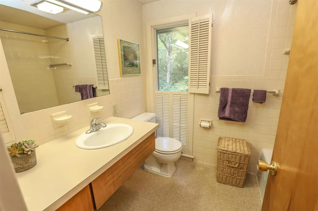 6 Ryan Way Durham NH 03824