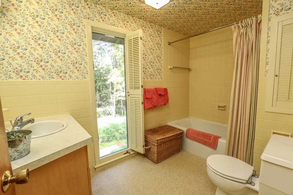 6 Ryan Way Durham NH 03824