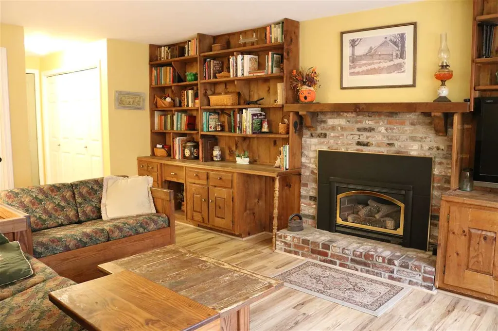 11 Carriage Drive Exeter NH 03833