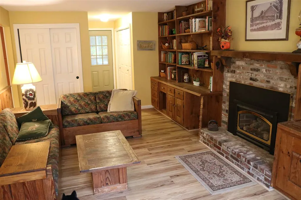 11 Carriage Drive Exeter NH 03833