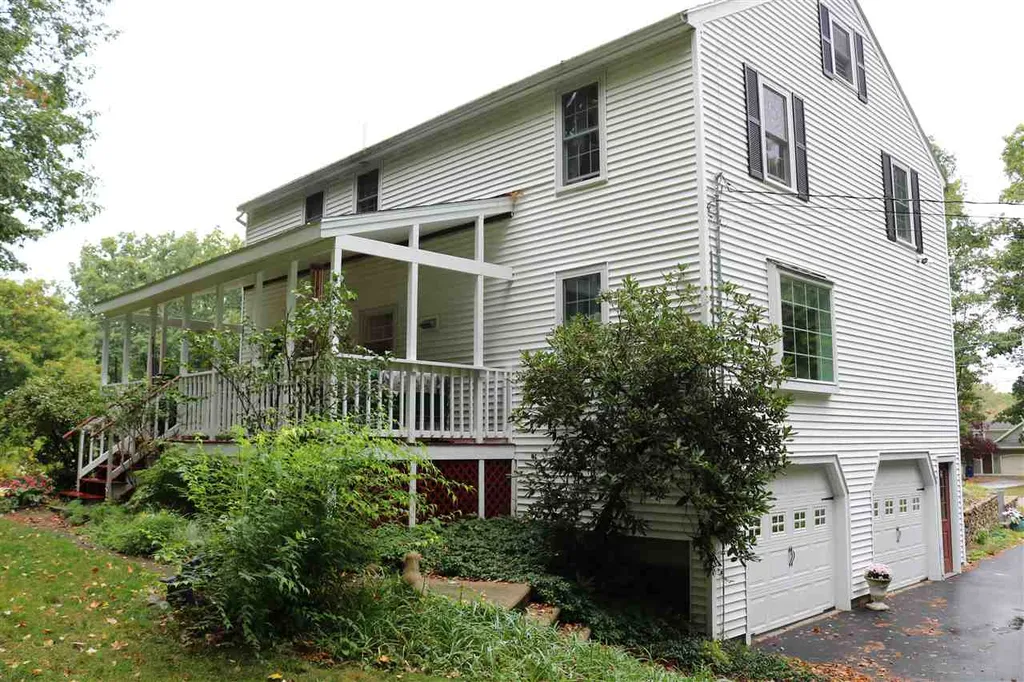11 Carriage Drive Exeter NH 03833