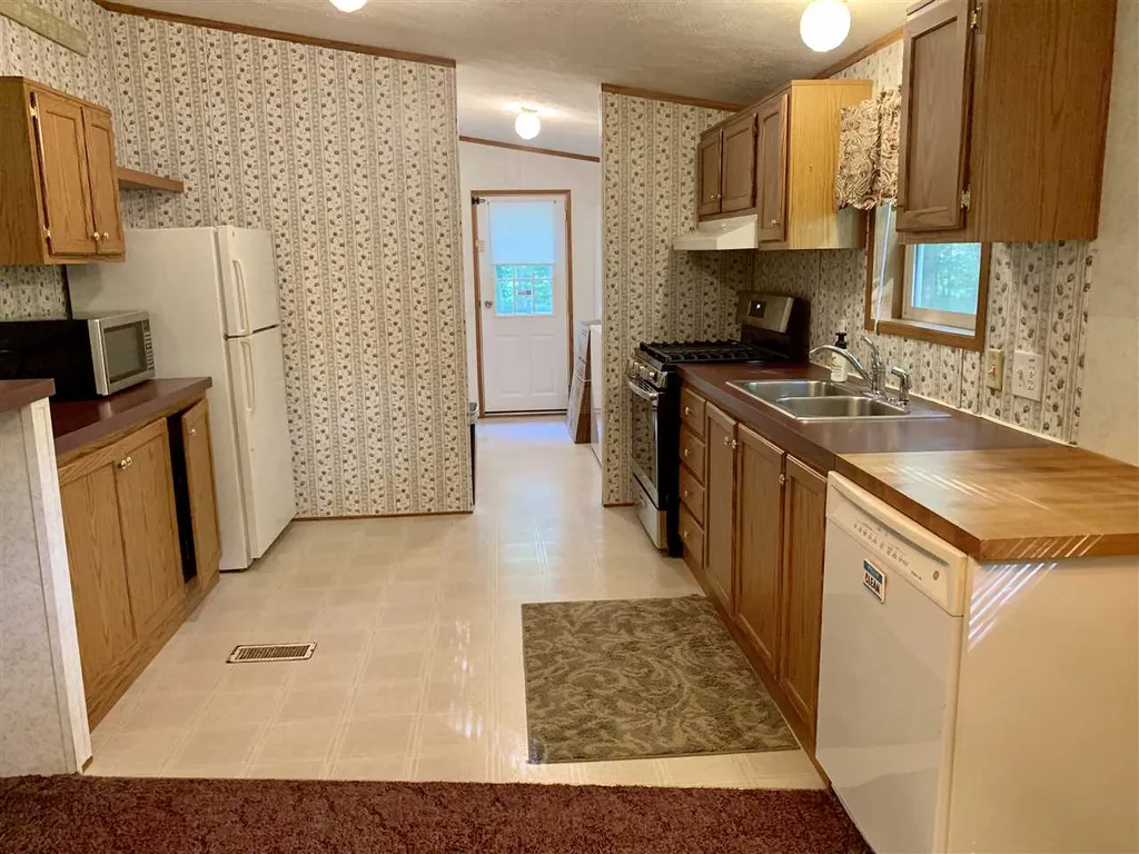 59 Sycamore Boulevard Farmington NH 03835