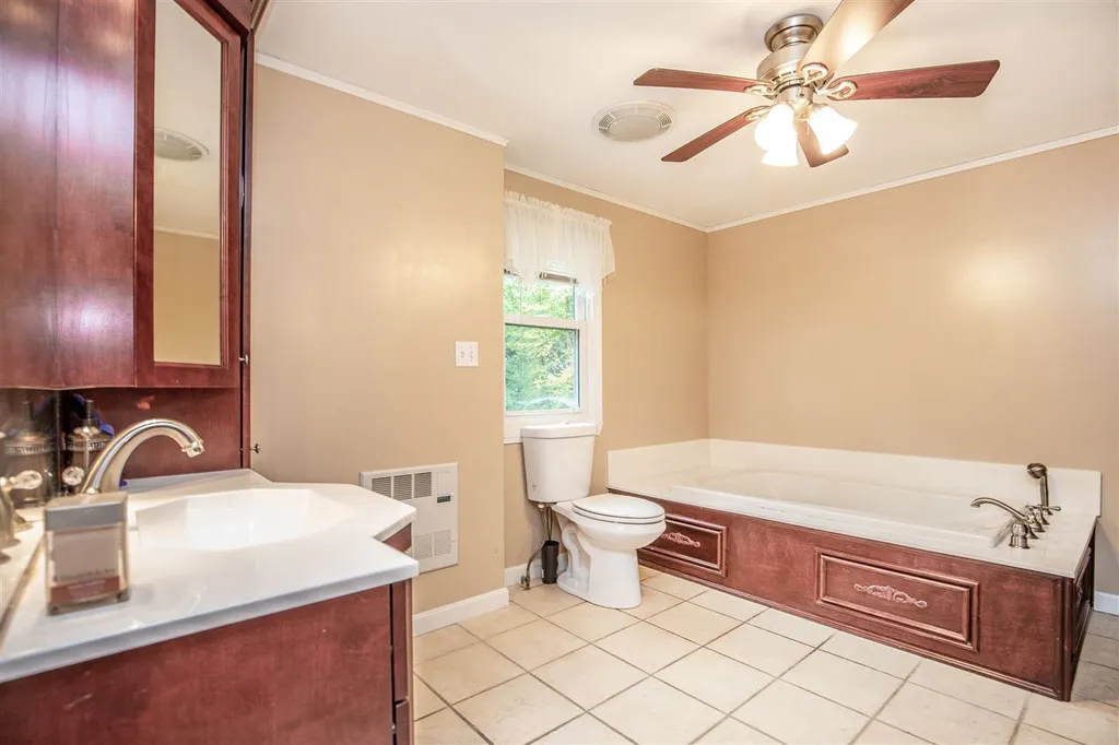 1 Tanglewood Drive Newton NH 03858