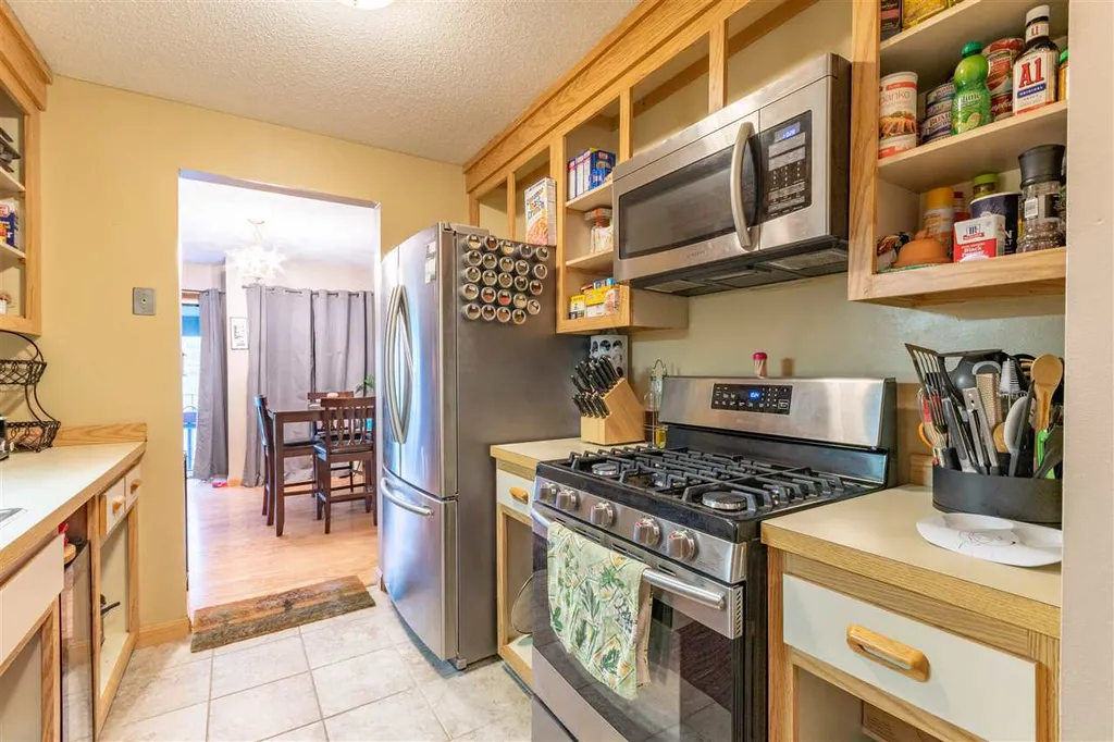9 Blackstone Drive Nashua NH 03063