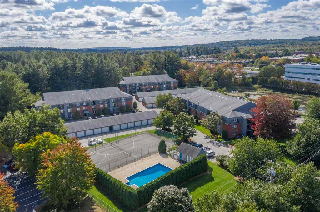 9 Blackstone Drive Nashua NH 03063