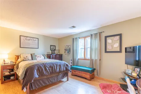 9 Blackstone Drive Nashua NH 03063
