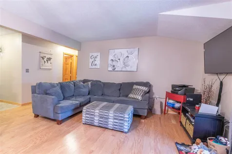 9 Blackstone Drive Nashua NH 03063