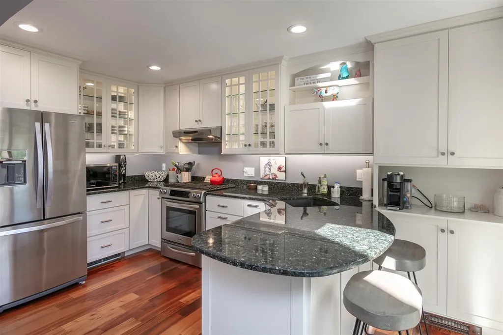11 The Seasons Road New London NH 03257