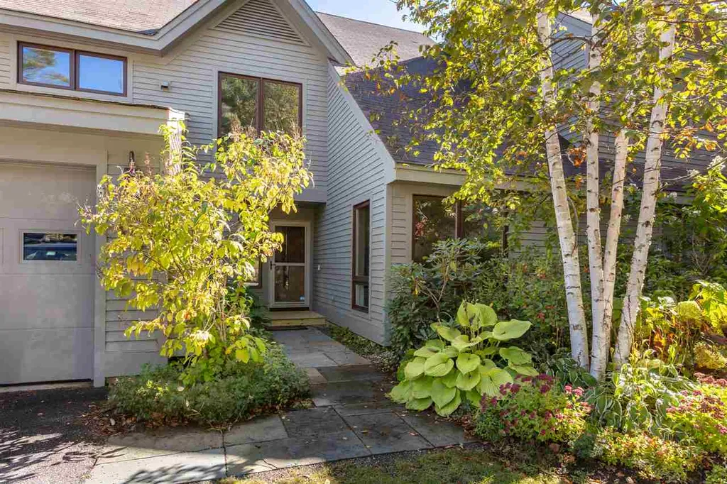 11 The Seasons Road New London NH 03257