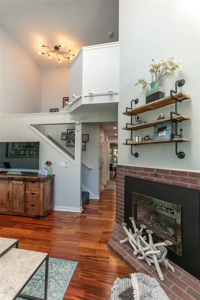 11 The Seasons Road New London NH 03257