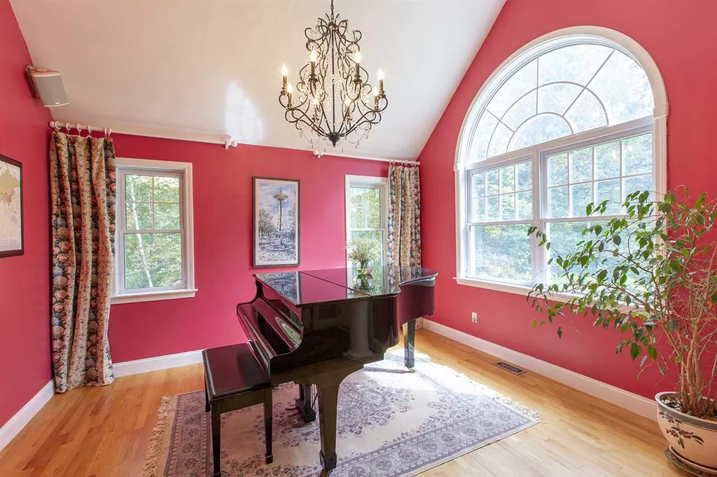 83 Lovering Road North Hampton NH 03862