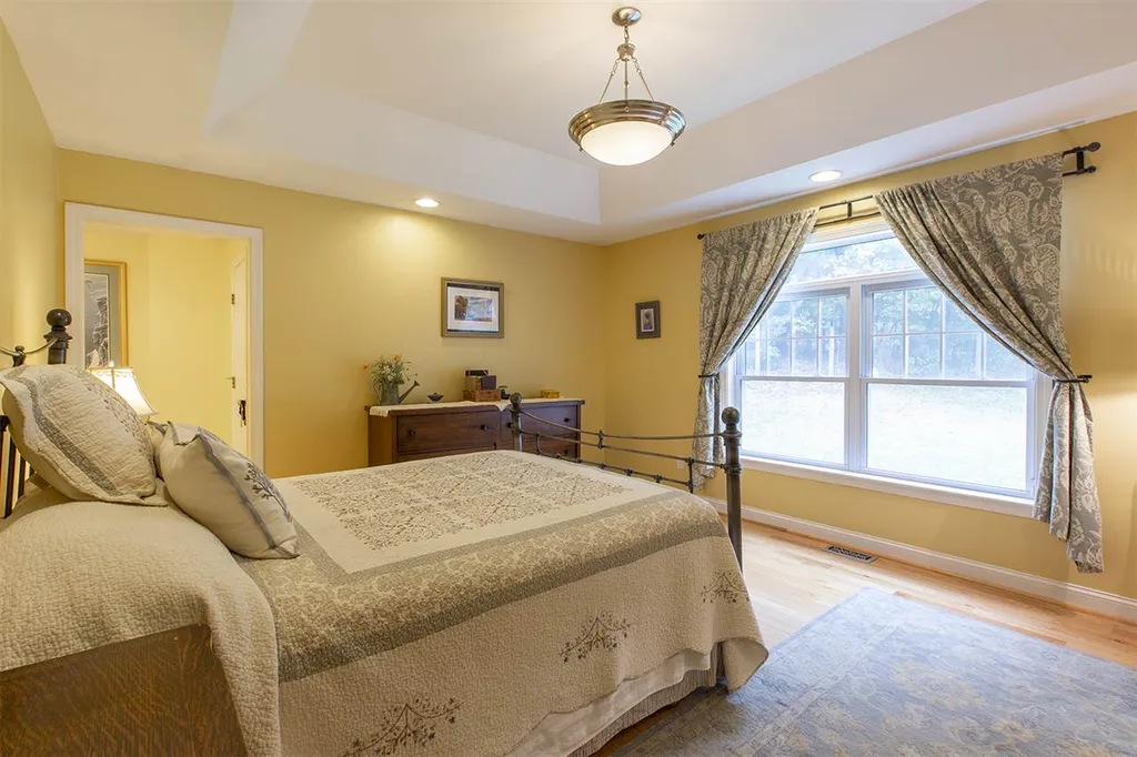 83 Lovering Road North Hampton NH 03862
