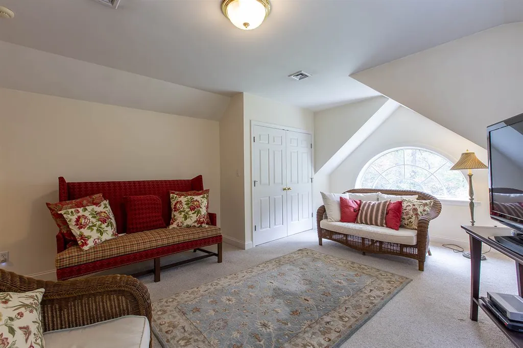 83 Lovering Road North Hampton NH 03862