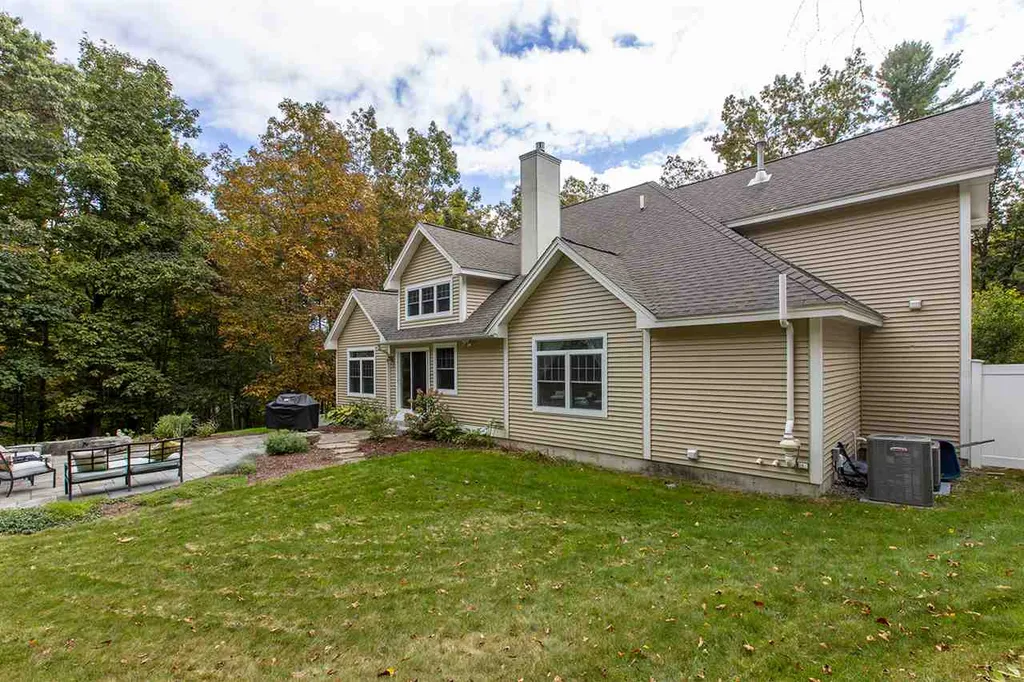 83 Lovering Road North Hampton NH 03862