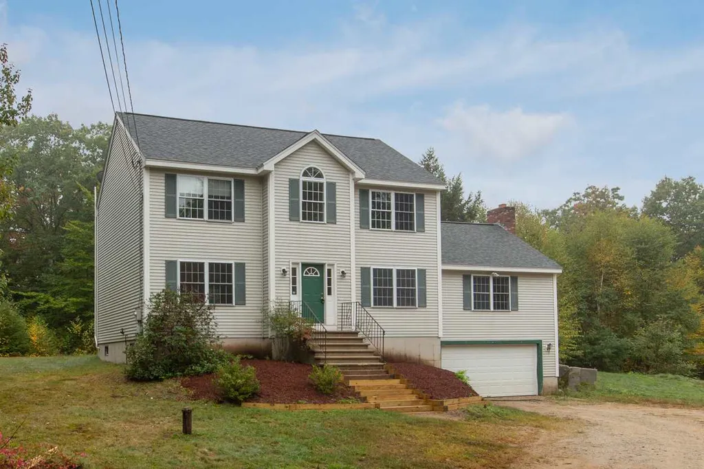 32 Harvey Road Deerfield NH 03037