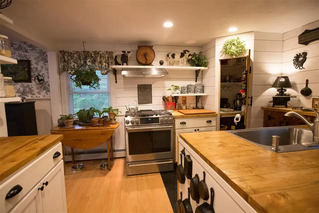 2 Killarney Lane Newport NH 03773