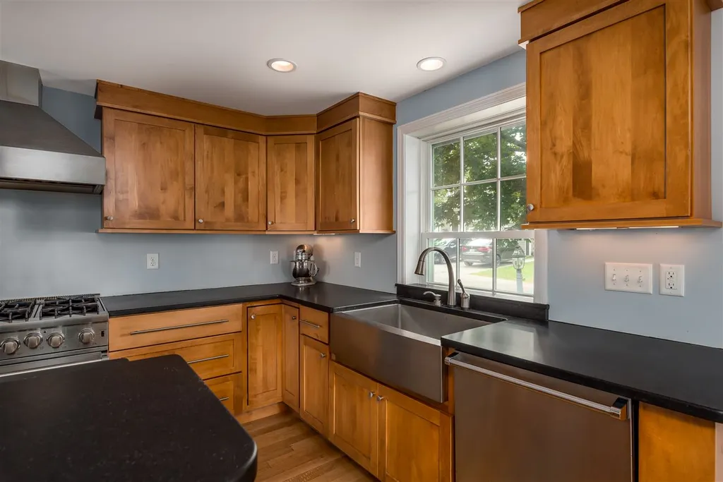 40 Riverview Road New Castle NH 03854