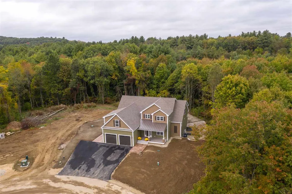12 Oldenburg Lane Rollinsford NH 03869
