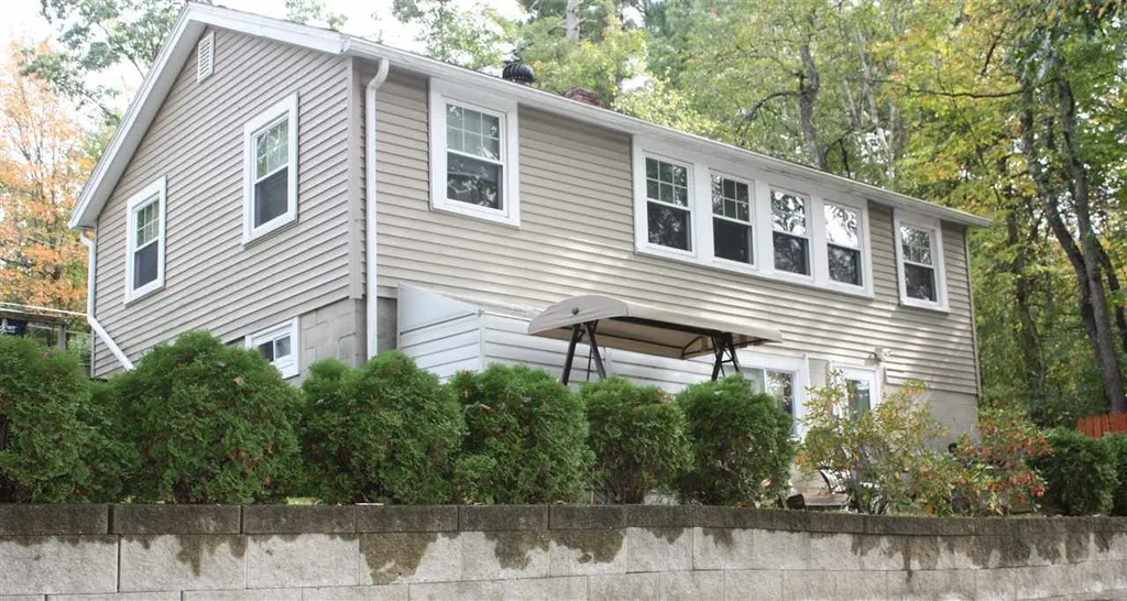17 Millville Circle Salem NH 03079