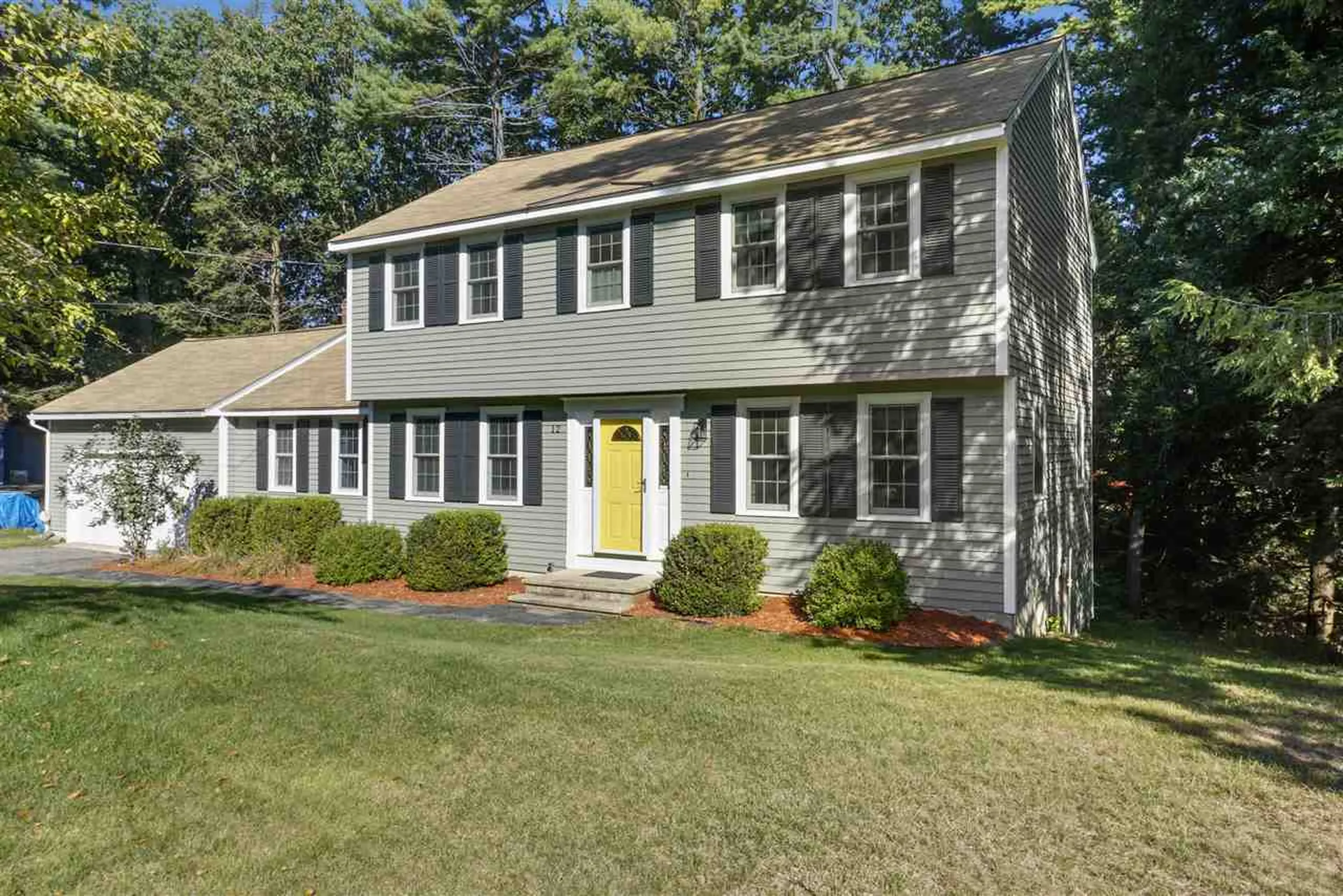 12 Deacon Drive Nashua NH 03063