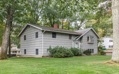 152 Westwood Drive Nashua NH 03062