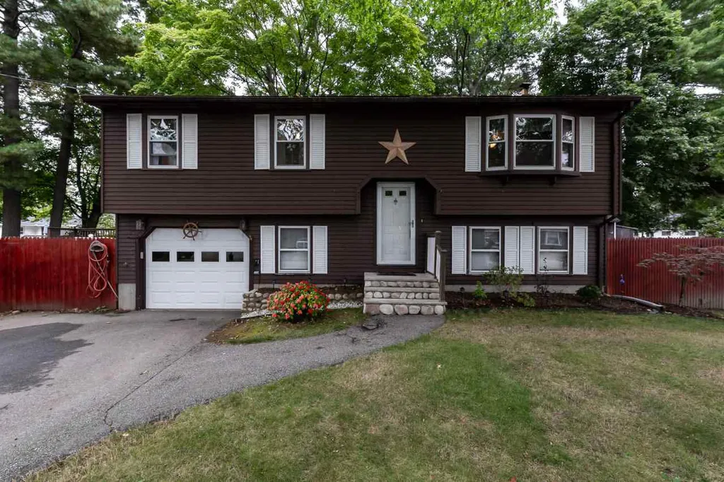 17 Manchester Avenue Derry NH 03038