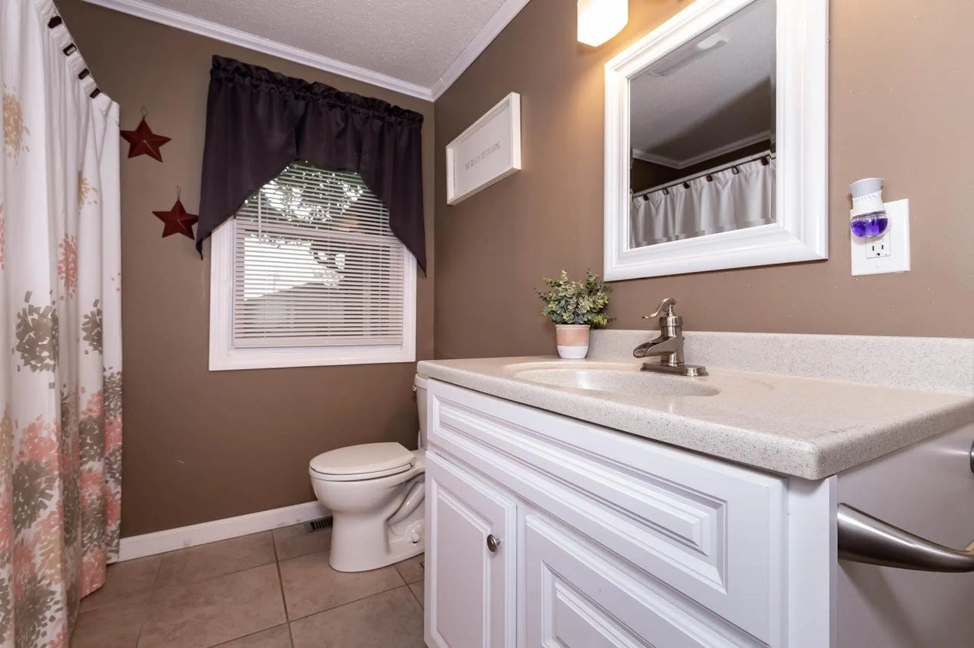 17 Manchester Avenue Derry NH 03038