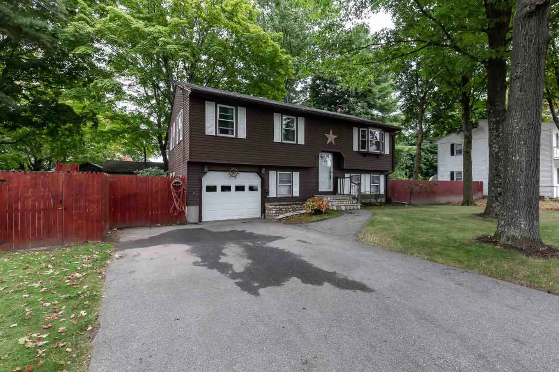 17 Manchester Avenue Derry NH 03038