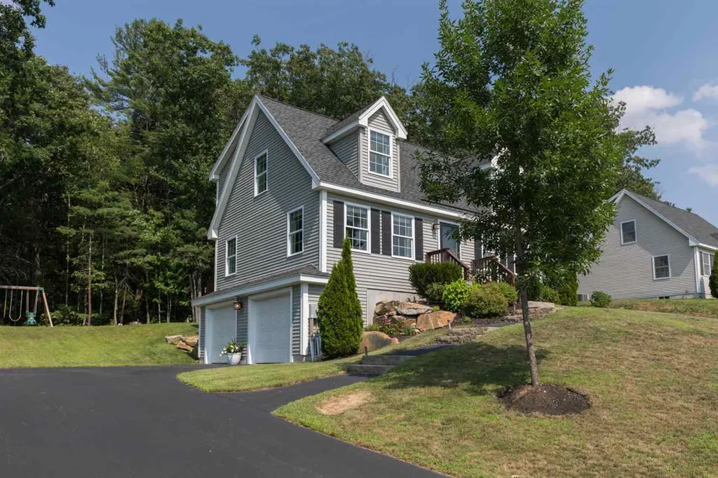 73 Hawthorne Circle Somersworth NH 03878