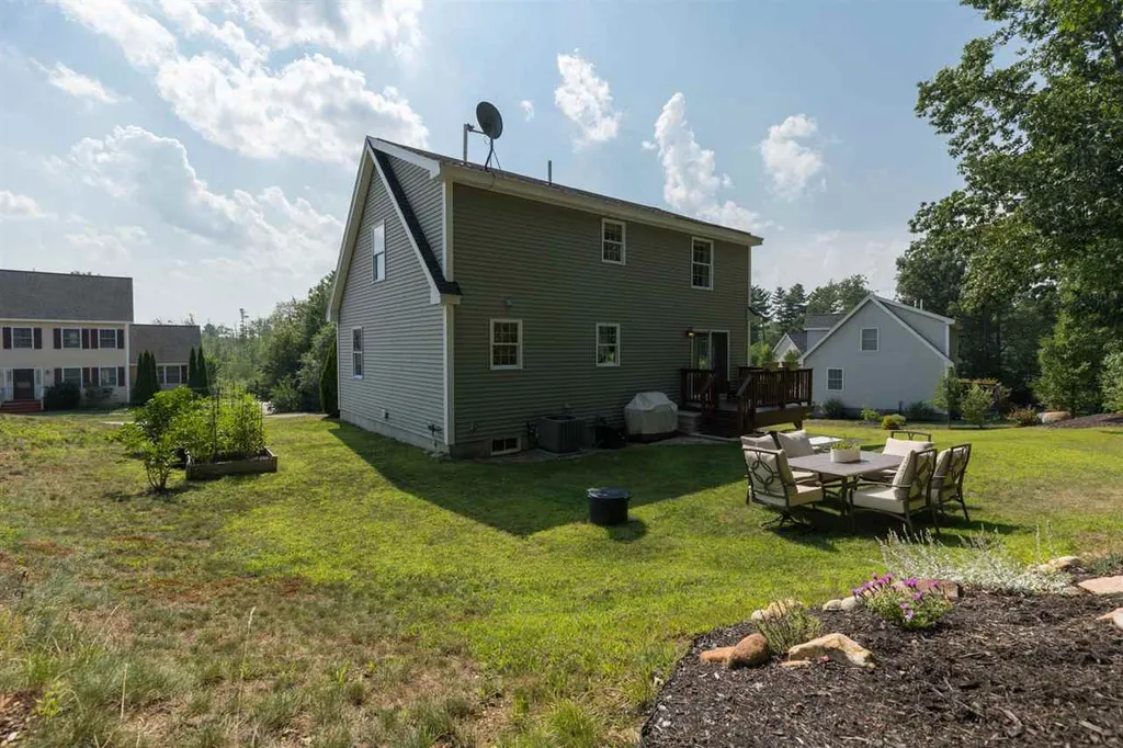 73 Hawthorne Circle Somersworth NH 03878