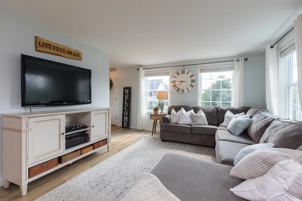 73 Hawthorne Circle Somersworth NH 03878