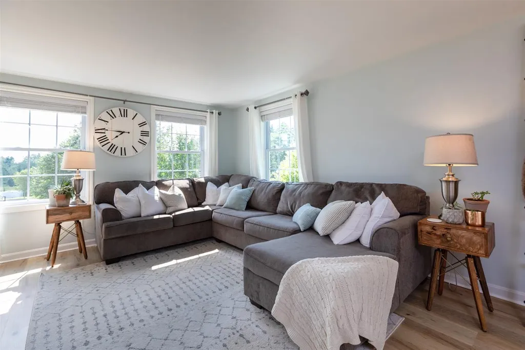 73 Hawthorne Circle Somersworth NH 03878