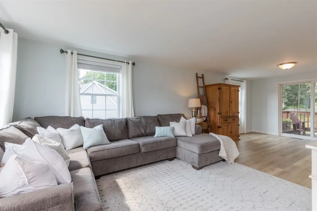 73 Hawthorne Circle Somersworth NH 03878