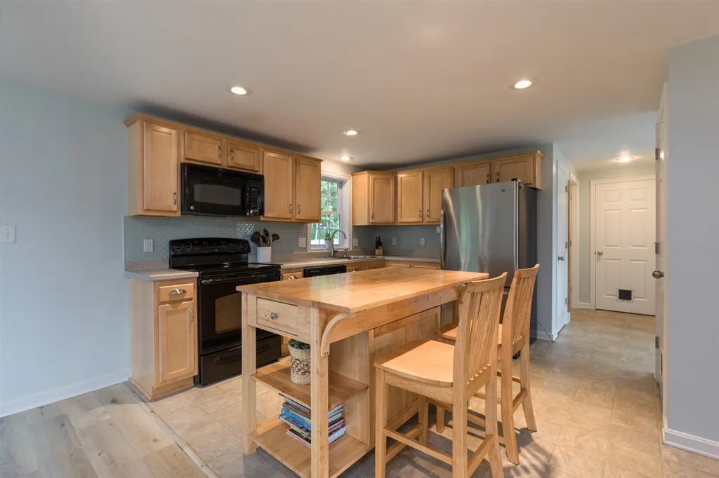 73 Hawthorne Circle Somersworth NH 03878