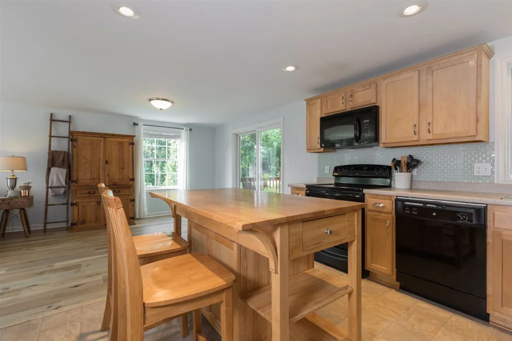 73 Hawthorne Circle Somersworth NH 03878
