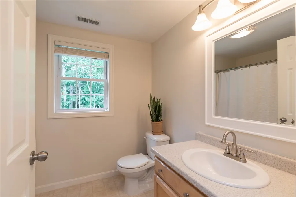 73 Hawthorne Circle Somersworth NH 03878