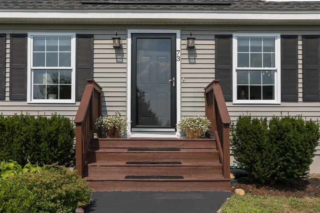 73 Hawthorne Circle Somersworth NH 03878