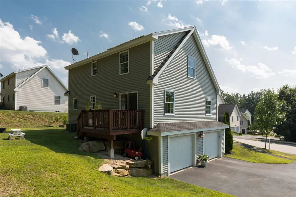 73 Hawthorne Circle Somersworth NH 03878