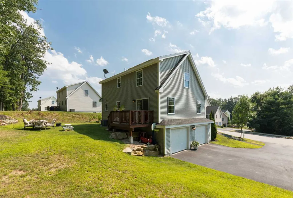 73 Hawthorne Circle Somersworth NH 03878