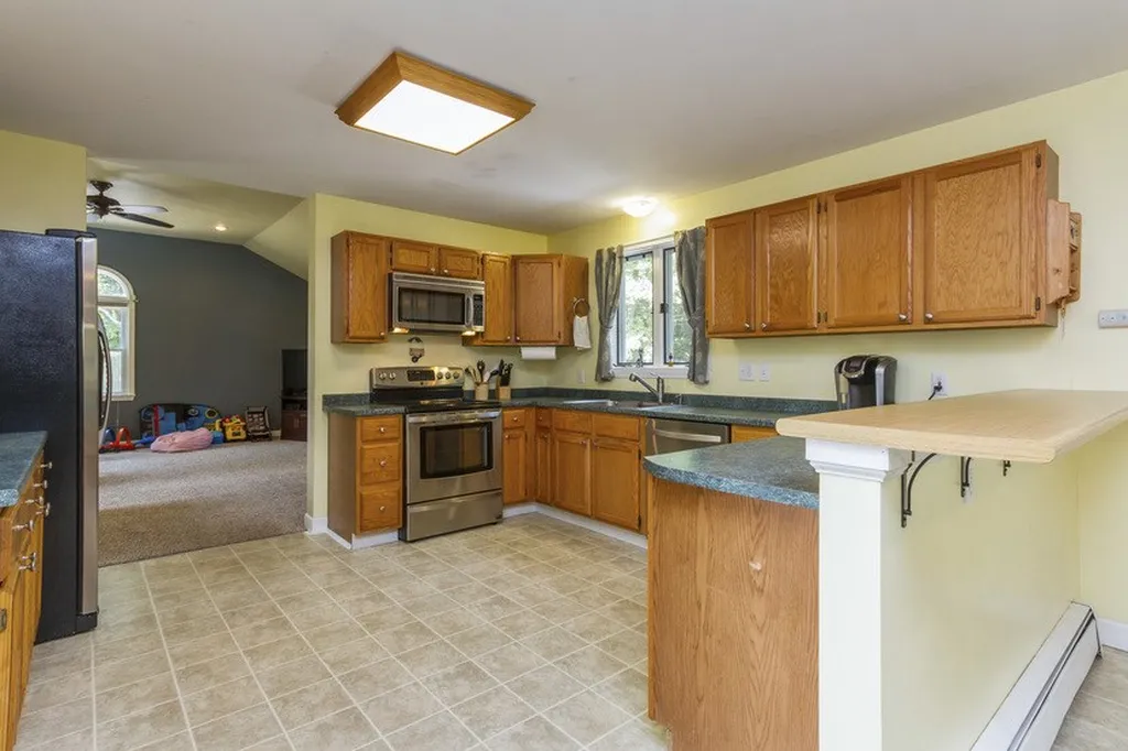 85 Highland Street Candia NH 03034