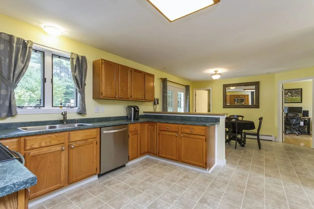 85 Highland Street Candia NH 03034
