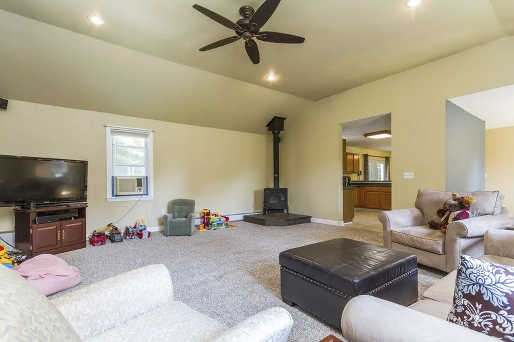 85 Highland Street Candia NH 03034