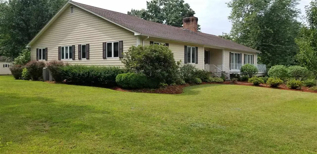 5 Mockingbird Lane Hudson NH 03051
